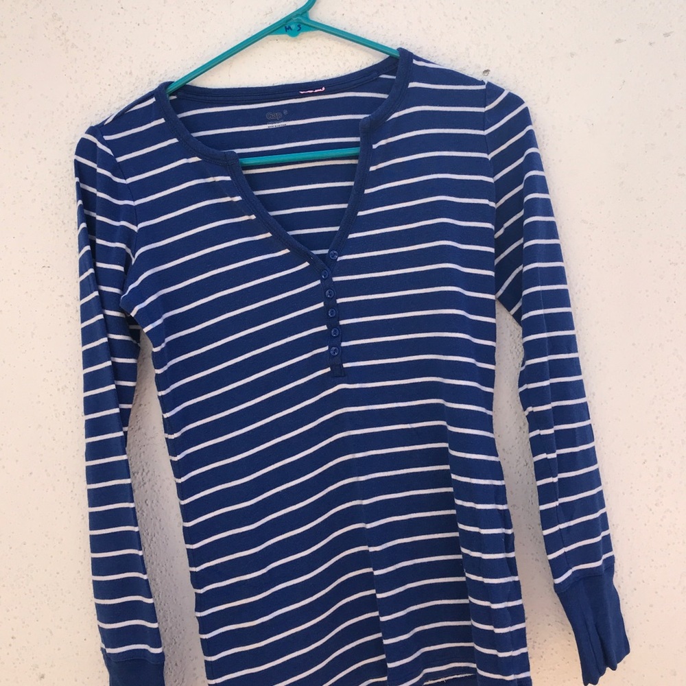 Long sleeve blue/white striped tee